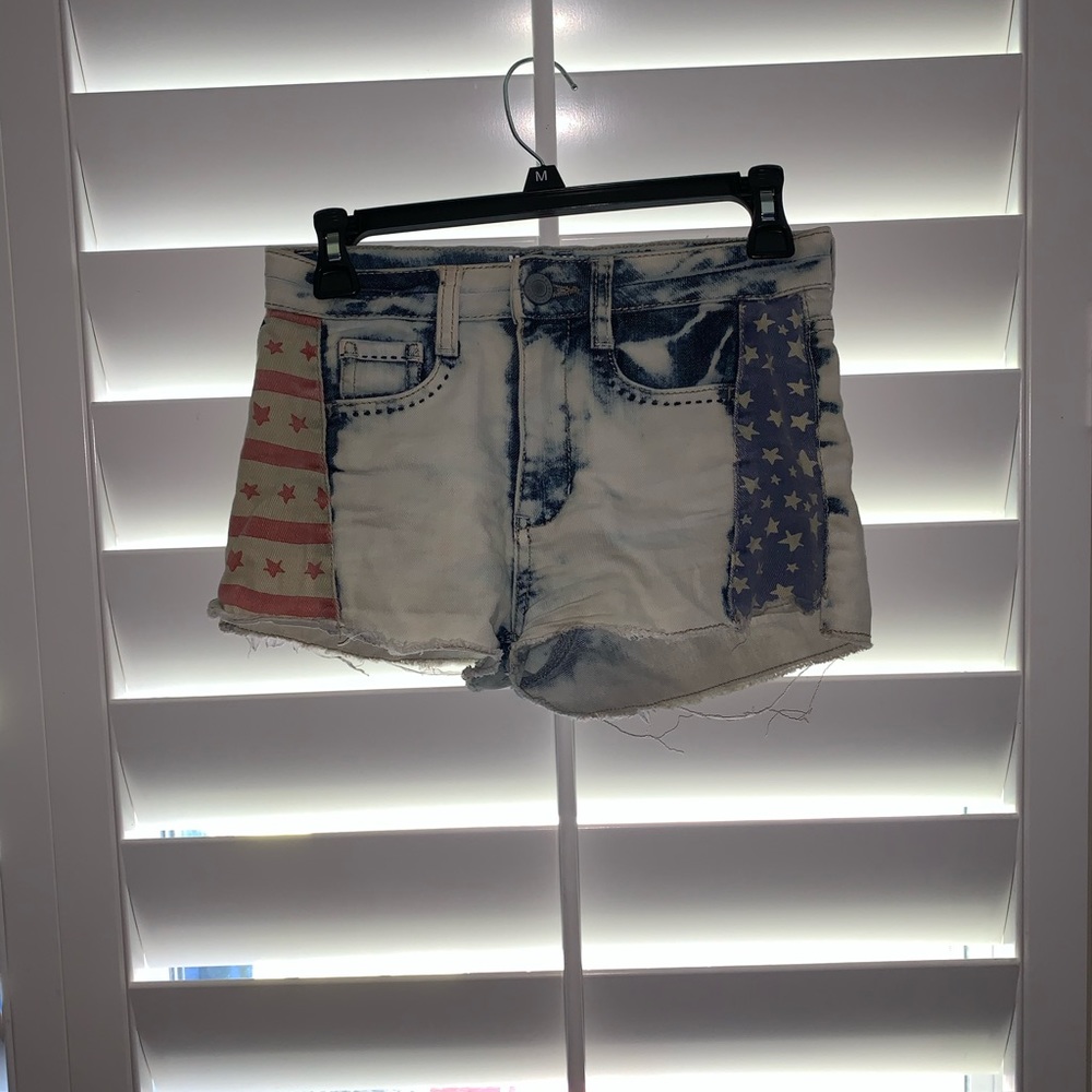 Size 3 Mossimo Supply Co High-Rise Shorts
